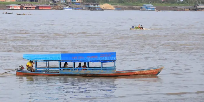 Lancha fluvial en Guaviare